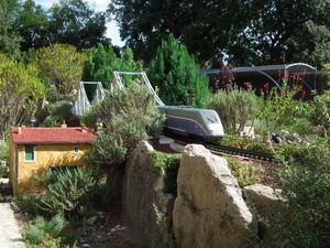 TGV DU JARDITRAIN PARC FERROVIAIRE SAINT DIDIER VAUCLUSE 84