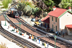 Gare de saint didier le jarditrain vaucluse 84 parc d'attractions et de loisirs